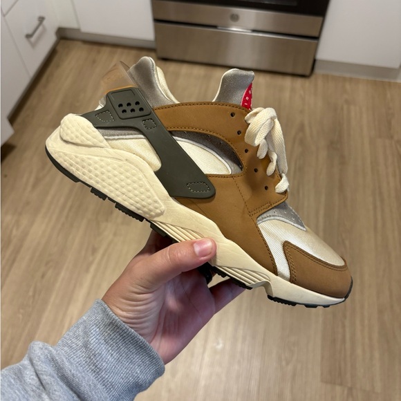 Nike brown huaraches - Picture 1 of 9